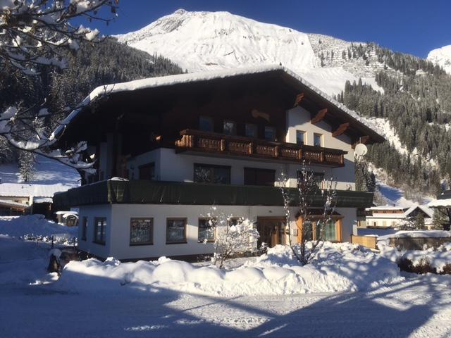 Appartements Schwarzer Adler Elbigenalp Exterior photo